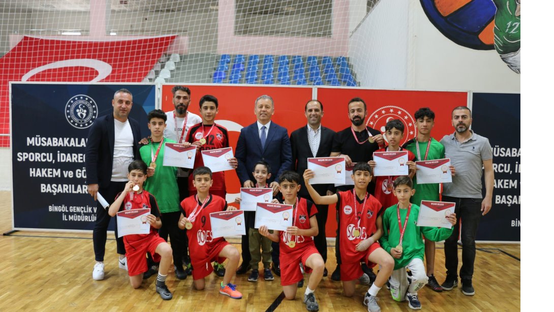 Borsa İstanbul Karacadağ Ortaokulu Futsal erkekler futbol takımı Bingöl 'de düzenlenen bölge finalinde Birinci olarak Adana'daki yapılacak Türkiye finaline katılma hakkı elde etmiştir.